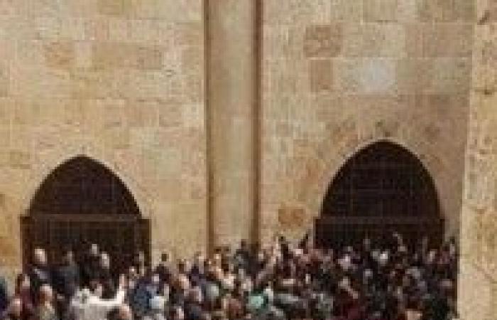 المقدسيون يتمكنون من فتح باب مصلى الرحمة