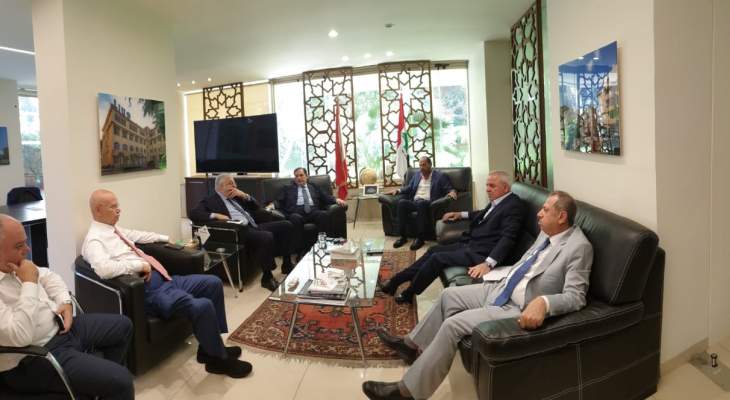 اجتماع اسبوعي للقاء التشاوري ظهر اليوم