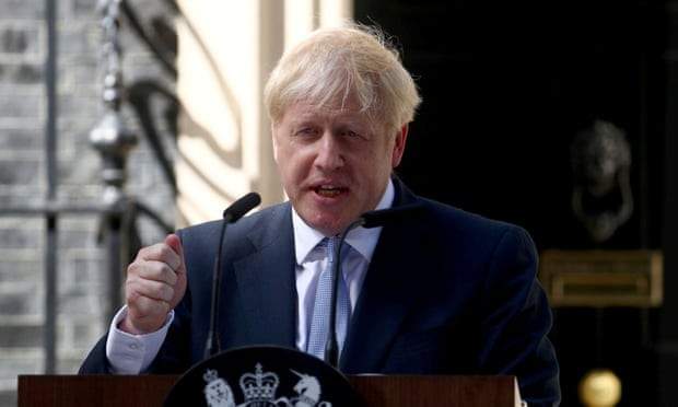 السلطات البريطانية: جونسون قضى ليلته بالمستشفى لإجراء المزيد من الفحوصات