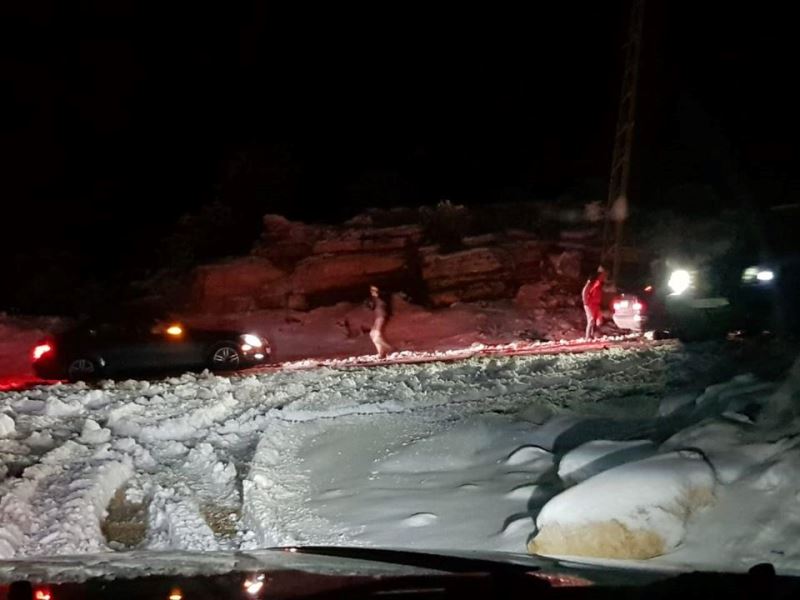 الجليد يعزل جرد الضنية ويغلق المدارس