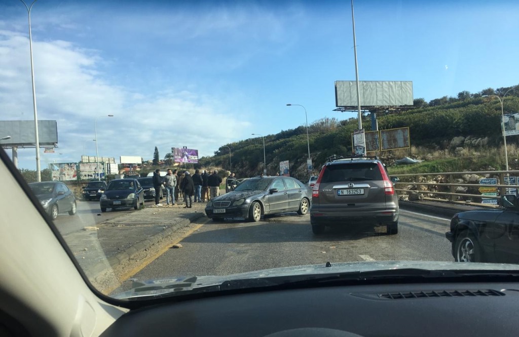 قتيل و3 جرحى في حادث سير عند جسر الاولي