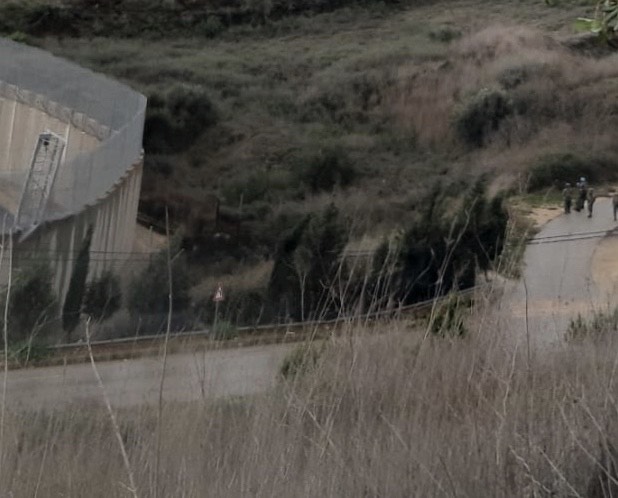 جيش العدو أعاد فتح البوابة الحديدية وفتش طريقا ترابية مستحدثة قبالة العديسة