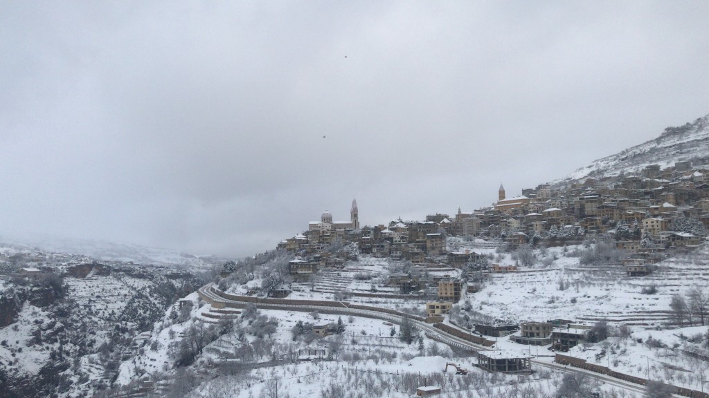 الثلوج شلت الحركة في قضاء بشري