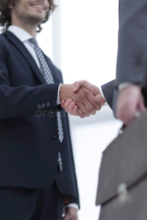 يتواصل اليوم التسليم والتسلم في الوزارات