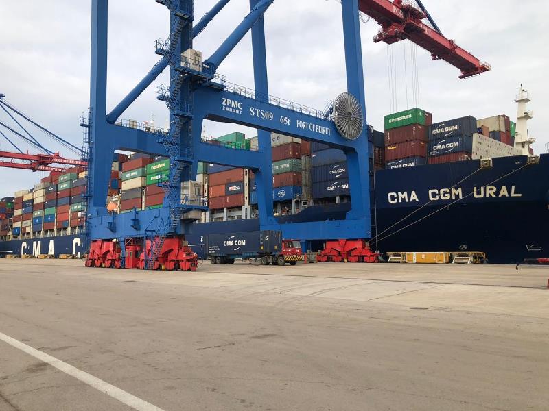 الباخرة الصينية بدأت افراغ حمولتها بعد التأكد من خلوها من أي أوبئة