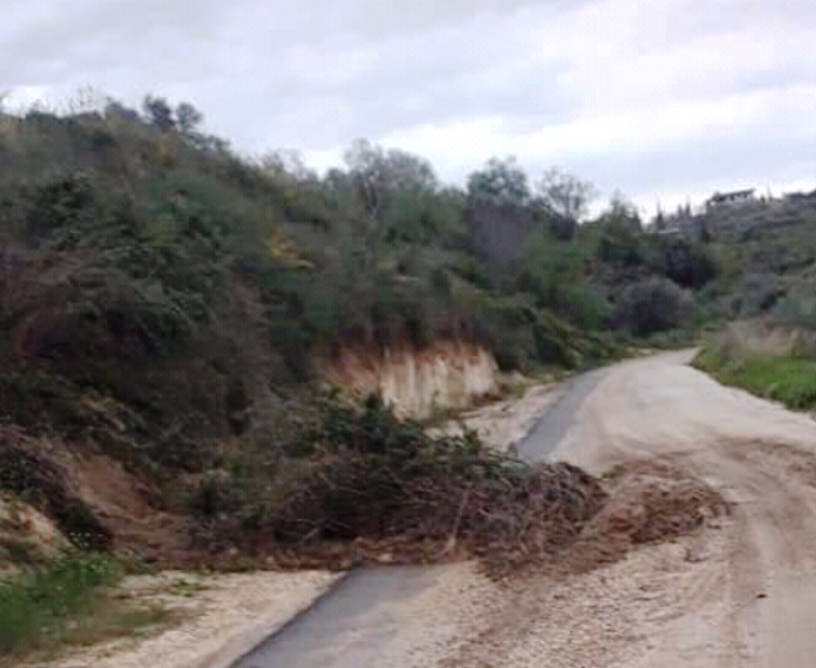 انسلاخ التربة على طريق عام مجدلا والحميرة وسيسوق في عكار