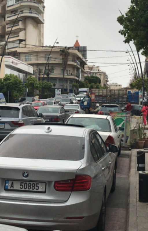 زحمة سير في شوراع صيدا وأمام الصرافات الآلية