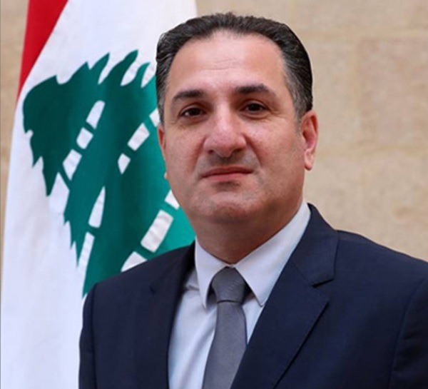 وزير الاتصالات نفى الطلب من شركتي تشغيل الخلوي الاستمرار بعملهما