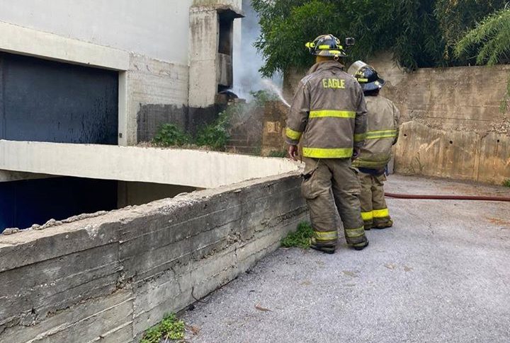 حريق اسلاك كهربائية على جدران احد مباني الجامعة اللبنانية في الفنار