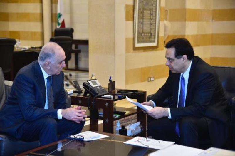 الرئيس  دياب اطلع من الوزير فهمي على مدى التزام التعبئة العامة