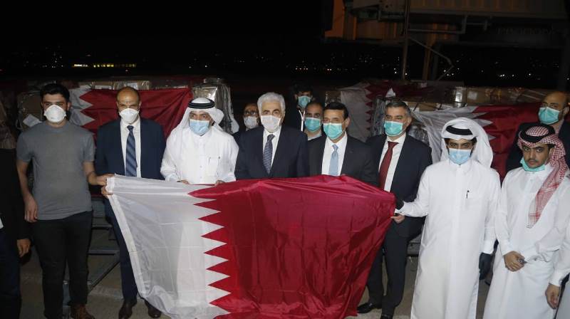 طائرة مساعدات طبية مقدمة من قطر كهبة وصلت الى مطار رفيق الحريري الدولي