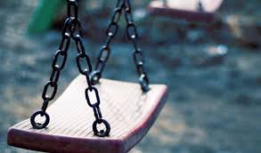 وفاة طفل في التبانة ذكر ذووه أنه وقع عن أرجوحة