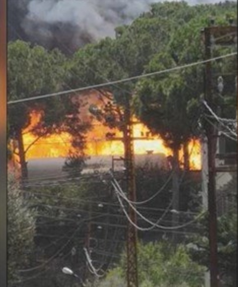 5 جرحى في انفجار في معمل لتعبئة العطور في عين سعادة واندلاع حريق تمدد الى الاحراج المحيطة