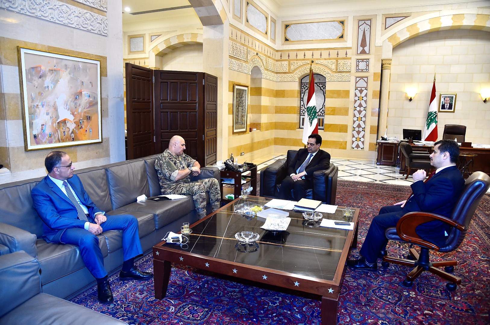 دياب عرض مع قائد الجيش ومدير المخابرات الاوضاع الامنية