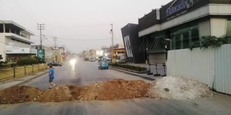 قطع طرق في عكار إحتجاجا على صدور مذكرة توقيف ضد 10 ناشطين