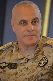 العميد نهرا يشرح للصحافيين من داخل مرفأ بيروت كيفية التفتيش عن الجثث