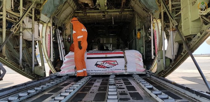 الجيش تسلم حمولة 14 طناً من مادة الطحين مقدمة من مصر