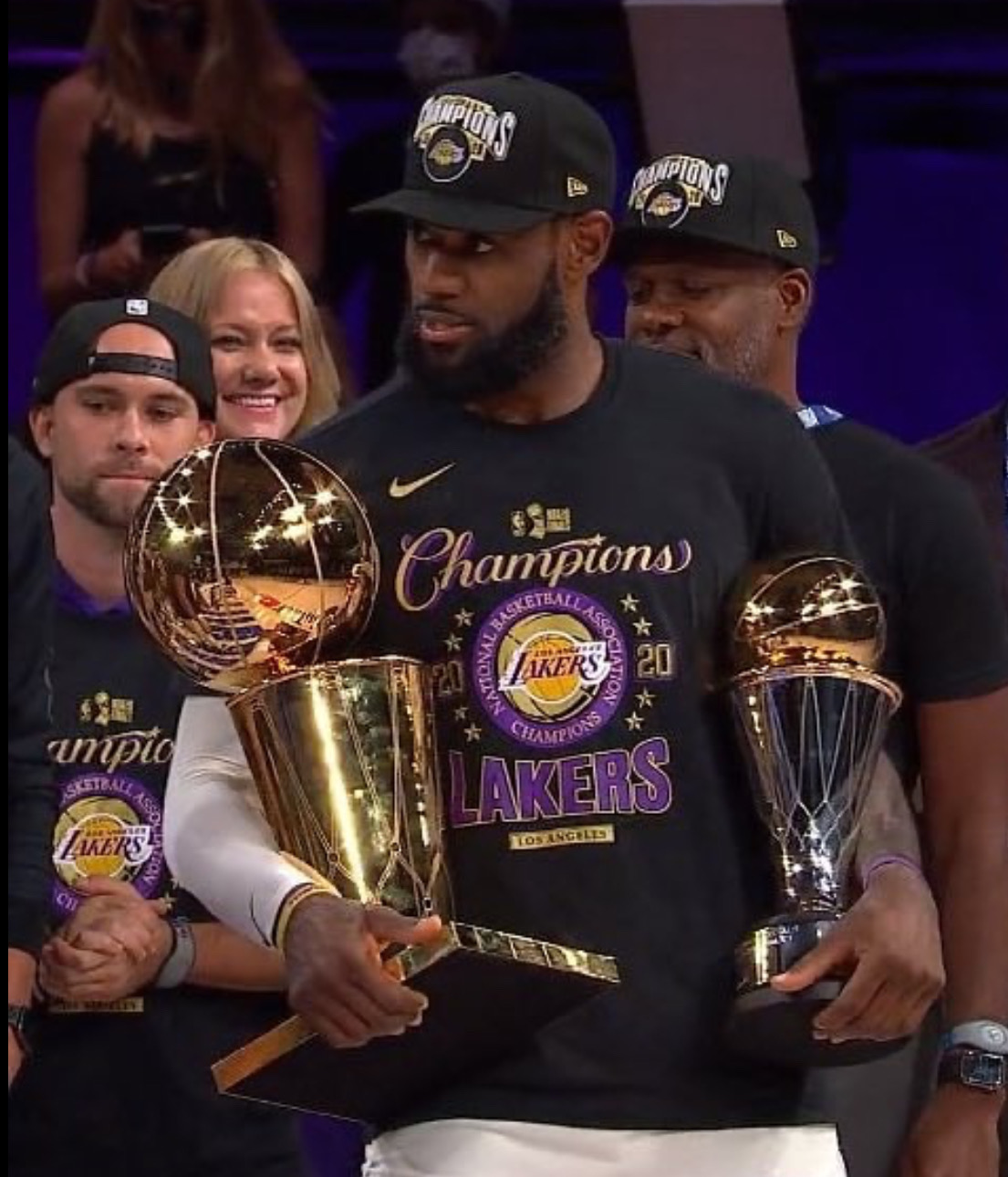 الليكرز بطلا للدوري الأميركي لكرة السلة معادلا رقم بوسطن