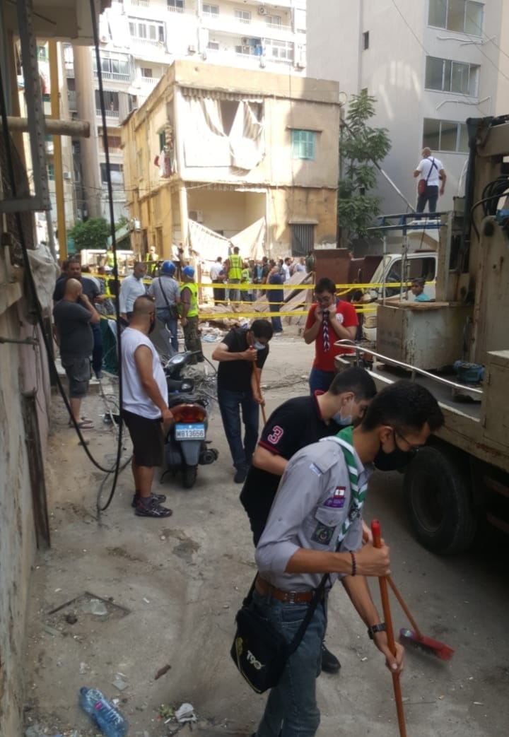 فرق كشافة المشاريع ساهمت في رفع أضرار انفجار الطريق الجديدة