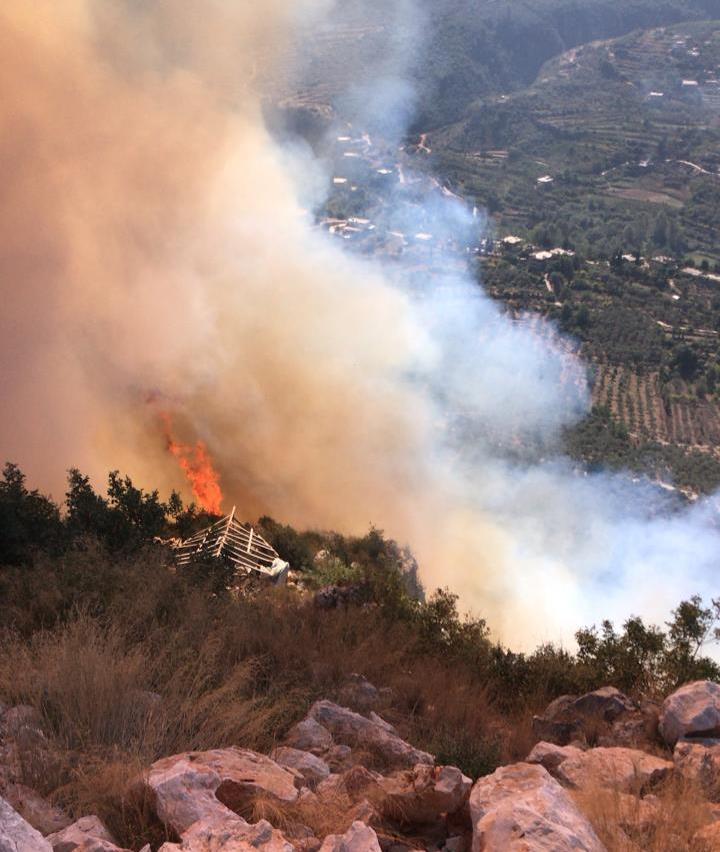 اندلاع حريق في منطقة جرد القيطع والاهالي يناشدون الجيش التدخل