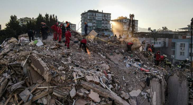 ارتفاع حصيلة القتلى نتيجة زلزال إزمير في تركيا إلى 24 قتيلا و804 جرحى