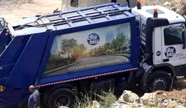 سيتي بلو بدأت برفع النفايات من الشوف