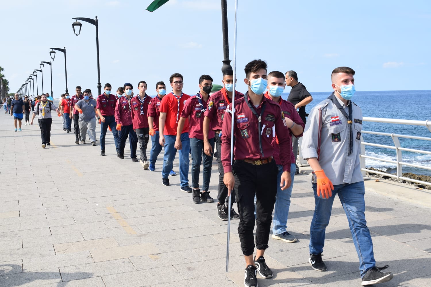 كشافة المشاريع تشارك في حملة تنظيف واجهة بيروت البحرية