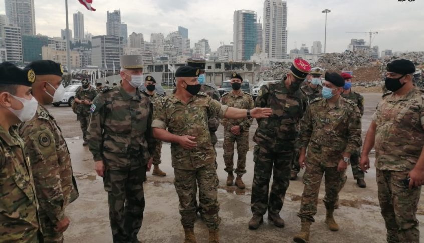 رئيس أركان الجيوش الفرنسية تفقد المرفأ وأثنى على الجهود التي قام بها الجيش بالتعاون مع الفرق الفرنسية