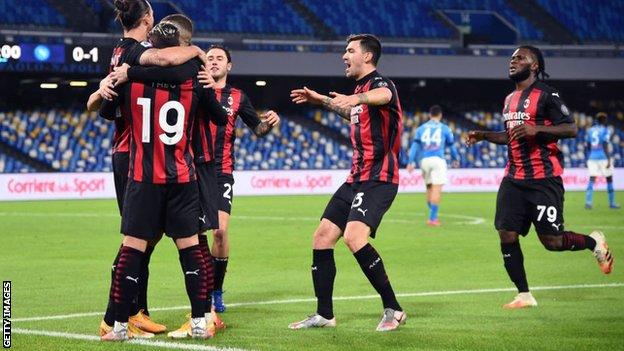 استئناف البطولات الوطنية الأوروبية في كرة القدم : انكلترا , ليفربول يستعيد الصدارة . اسبانيا , برشلونة يواصل الغرق . إيطاليا , ابراهيموفيتش يبقي ميلان في الصدارة .