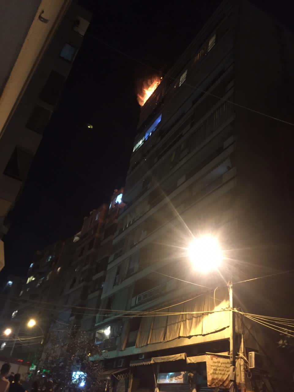 حريق بمبنى في زقاق البلاط والاضرار مادية