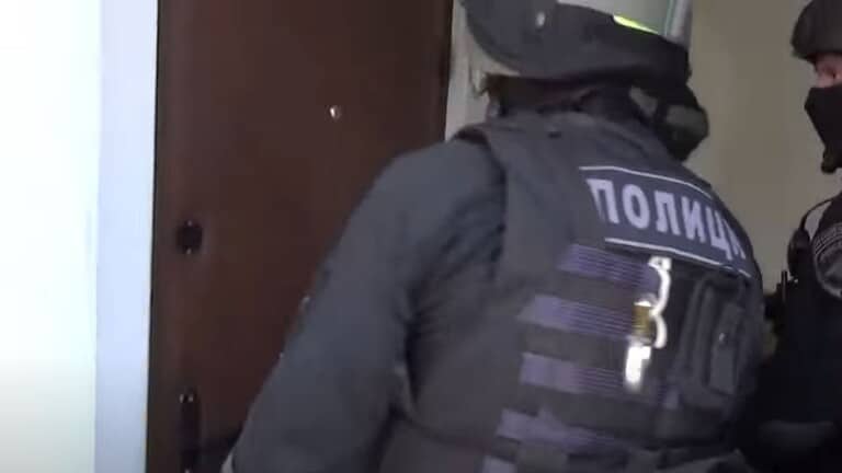 احتجاز 6 أطفال كرهائن على يد رجل مسلح في سان بطرسبورغ الروسية