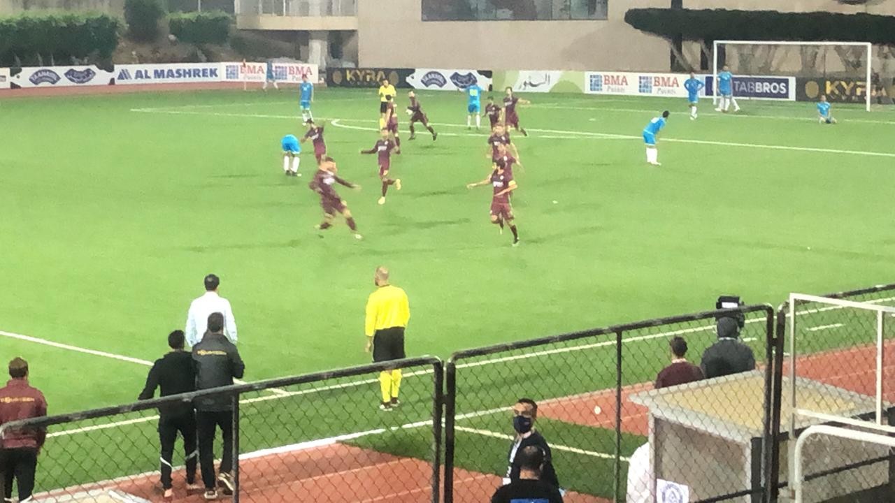 الدوري اللبناني لكرة القدم : قمة المرحلة السادسة أفادت الأنصار . البطولات الأوروبية : برشلونة يفوز ويخسر فاتي , وبايرن يحسم قمة ألمانيا ويخسر كيميش .