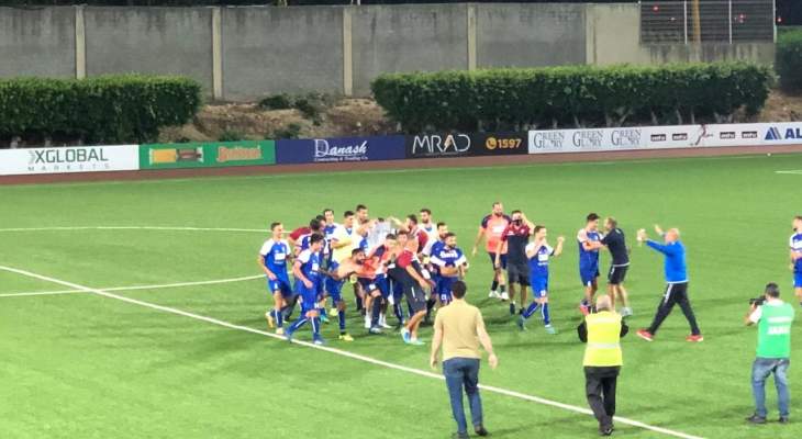 الدوري اللبناني لكرة القدم , ختام المرحلة الخامسة : الساحل يفاجئ الأنصار , طرابلس إلى الأمام , والصفاء يعمّق جراح التضامن .