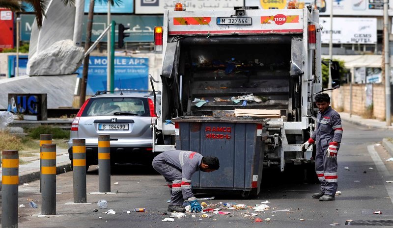 انفجار صندوق شاحنة رامكو لجمع النفايات في سوق الزلقا