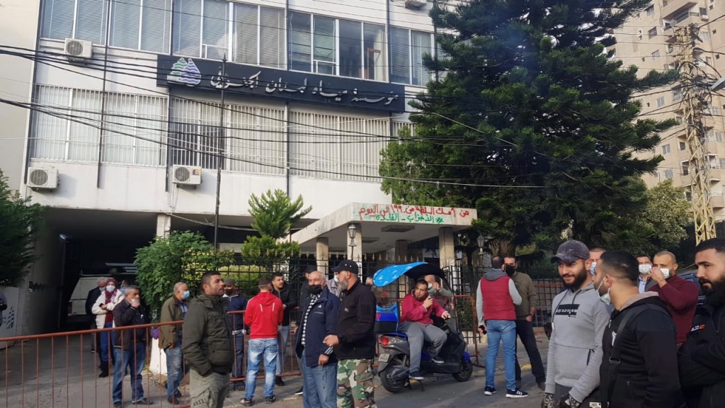 اعتصام لموظفي مياه لبنان الجنوبي في صيدا