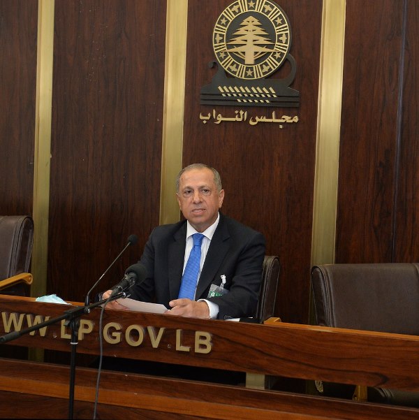 النائب  طرابلسي تقدم باسم اللقاء التشاوري باقتراح قانون معجل مكرر يمنح عفوا عاما جزئيا يوازي تخفيض العقوبة الى ثلثي المدة