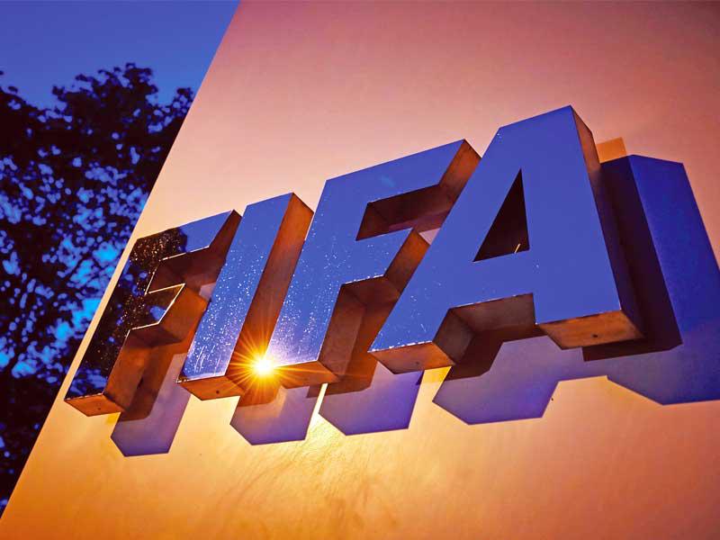 كورونا يدفع الفيفا إلى تأجيل بطولتي كأس العالم للشباب .