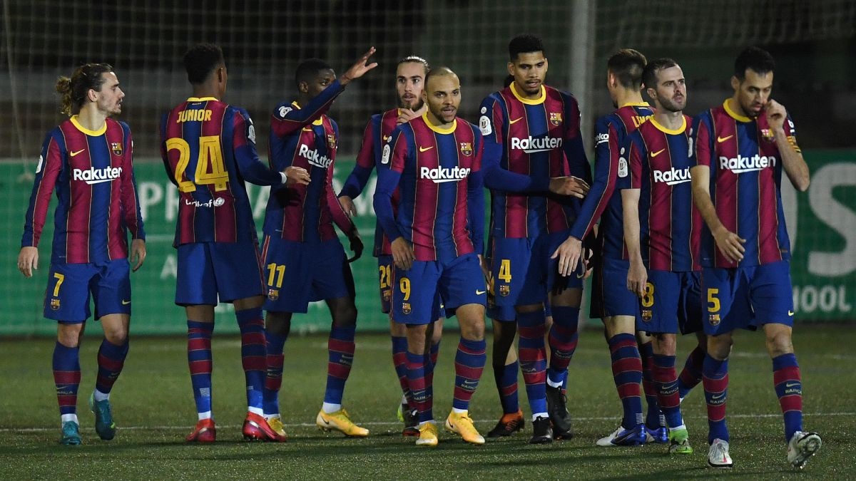 البطولات الوطنية الأوروبية في كرة القدم : كأس الملك , برشلونة يتجاوز فخ كورنيا وينتقل الى دور الثمن نهائي . إنكلترا , ليفربول يبتعد عن الصدارة .