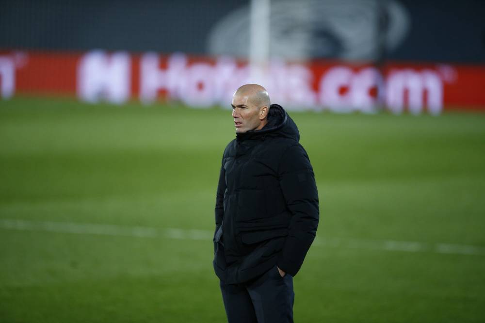 البطولات الوطنية الأوروبية في كرة القدم : إسبانيا , قرعة دور الثمانية من بطولة كأس الملك . ريال مدريد , زيدان في العزل . إنكلترا , مواجهة أخرى بين ليفربول ومانشستر يونايتد , في الكأس .