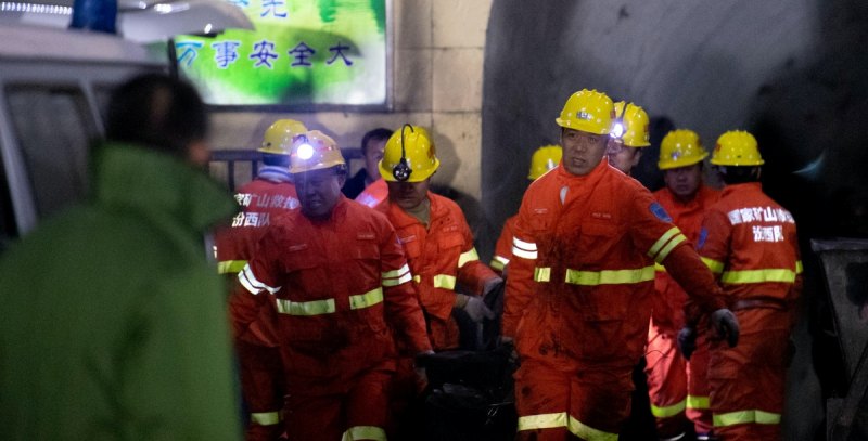 حتجاز 22 عاملا إثر انفجار في منجم للذهب شرق الصين