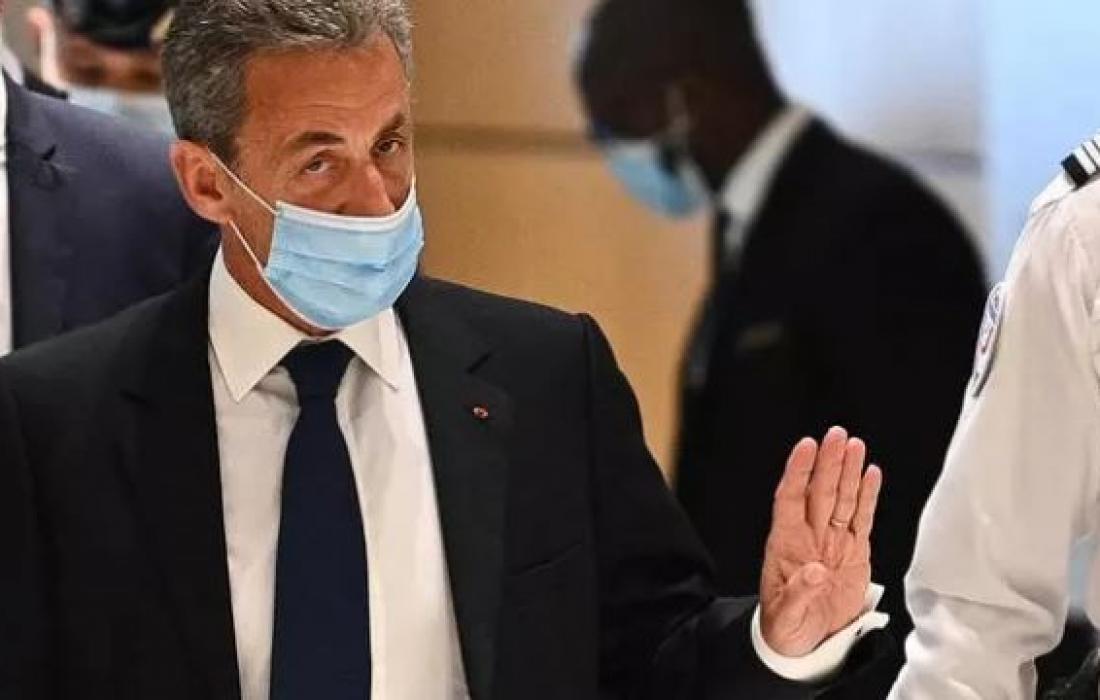 الحكم على ساركوزي بالسجن في منزله لمدة عام واحد بتهمة التمويل غير القانوني لحملته الانتخابية