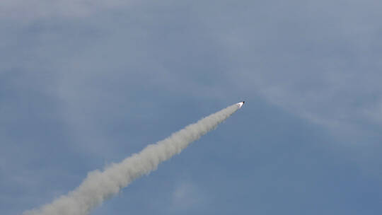 امبري: صاروخ يصيب سفينة شحن ترفع علم مالطا في البحر الأحمر