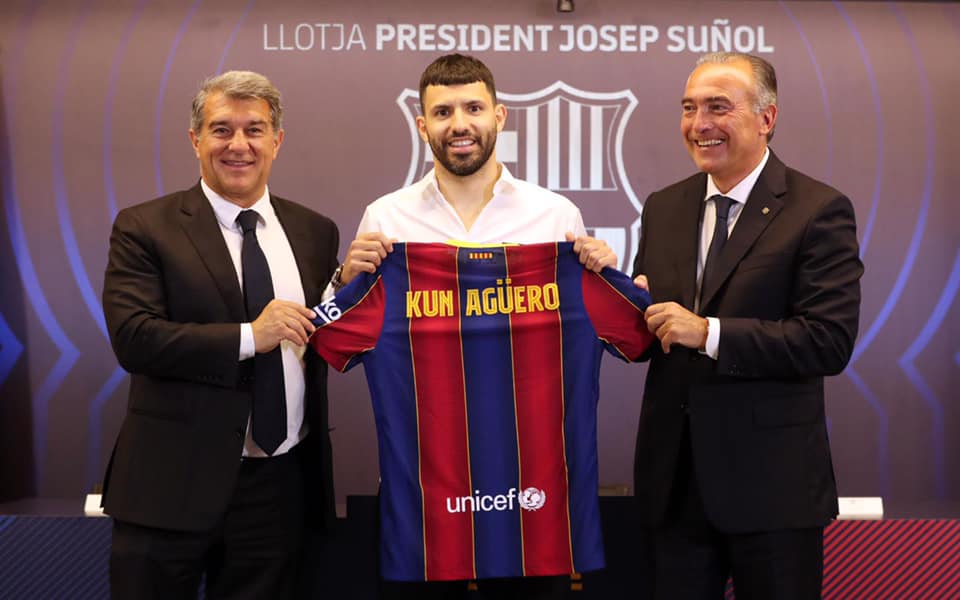 موسم الإنتقالات الصيفي في أوروبا ينطلق : برشلونة يُعلن ضمّ الأرجنتيني أغيرو قادماً من مانشستر سيتي .