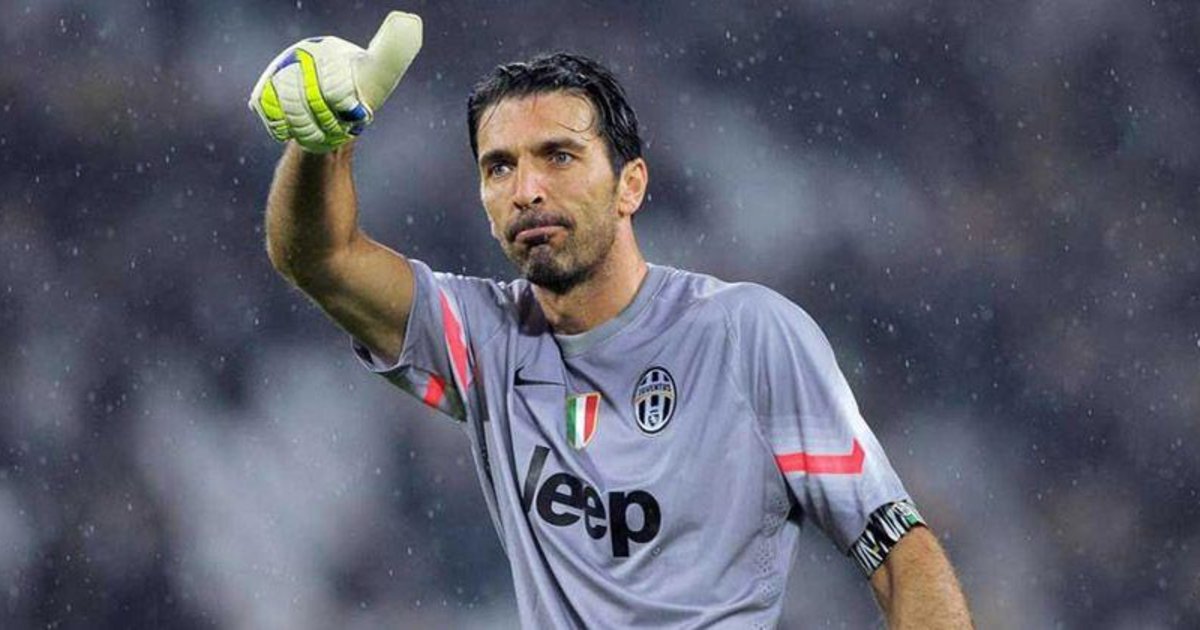 بعد غياب عشرين عاماً , الحارس الإيطالي التاريخي جيان لويجي بوفون يعود إلى نادي نشأته بارما .