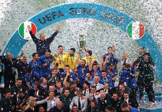 يورو 2020 لكرة القدم : منتخب إيطاليا يُتوّج بطلاً لأوروبا . والأرجنتين  تخلف البرازيل  على قمة أميركا الجنوبية .