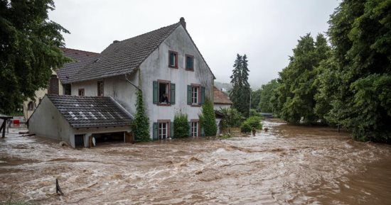 25 قتيلا في الأمطار الموسمية في بنغلادش