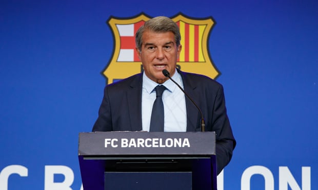رئيس نادي برشلونة خوان لابورتا في مؤتمره الصحفي : رحيل ميسي كان لمصلحة النادي .