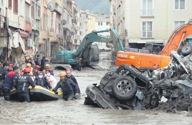 ارتفاع حصيلة قتلى السيول في شمال تركيا إلى 27 قتيلا