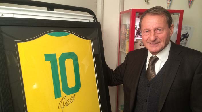 وفاة روجر هانت أحد رموز ليفربول , ومنتخب إنكلترا الفائز بكأس العالم لكرة القدم 1966.