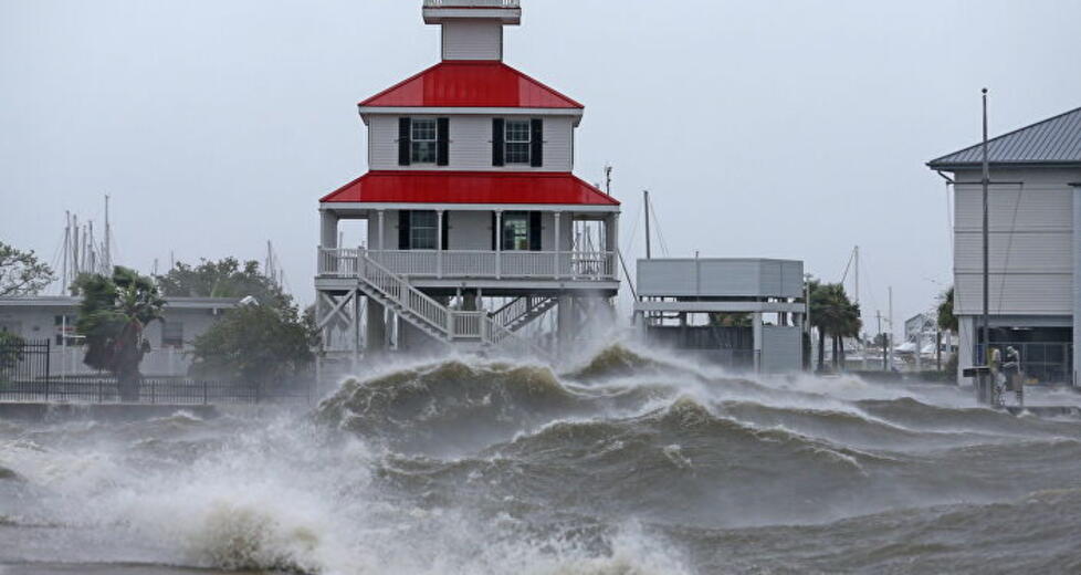 مركز الأعاصير الأميركي: “لاري” يشتد ليتحول لإعصار من الفئة الثانية
